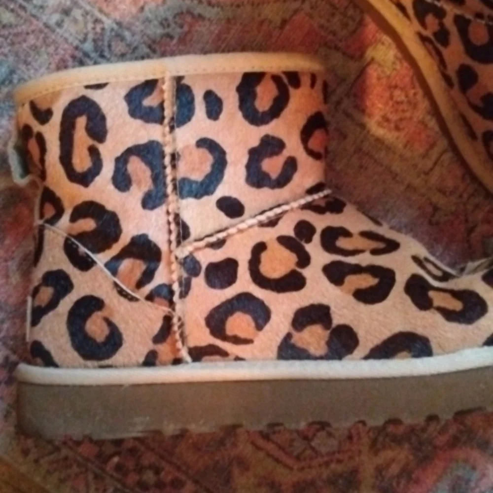 EUC Rare UGG Tan Leopard Print Y2k Boots - Size 6
